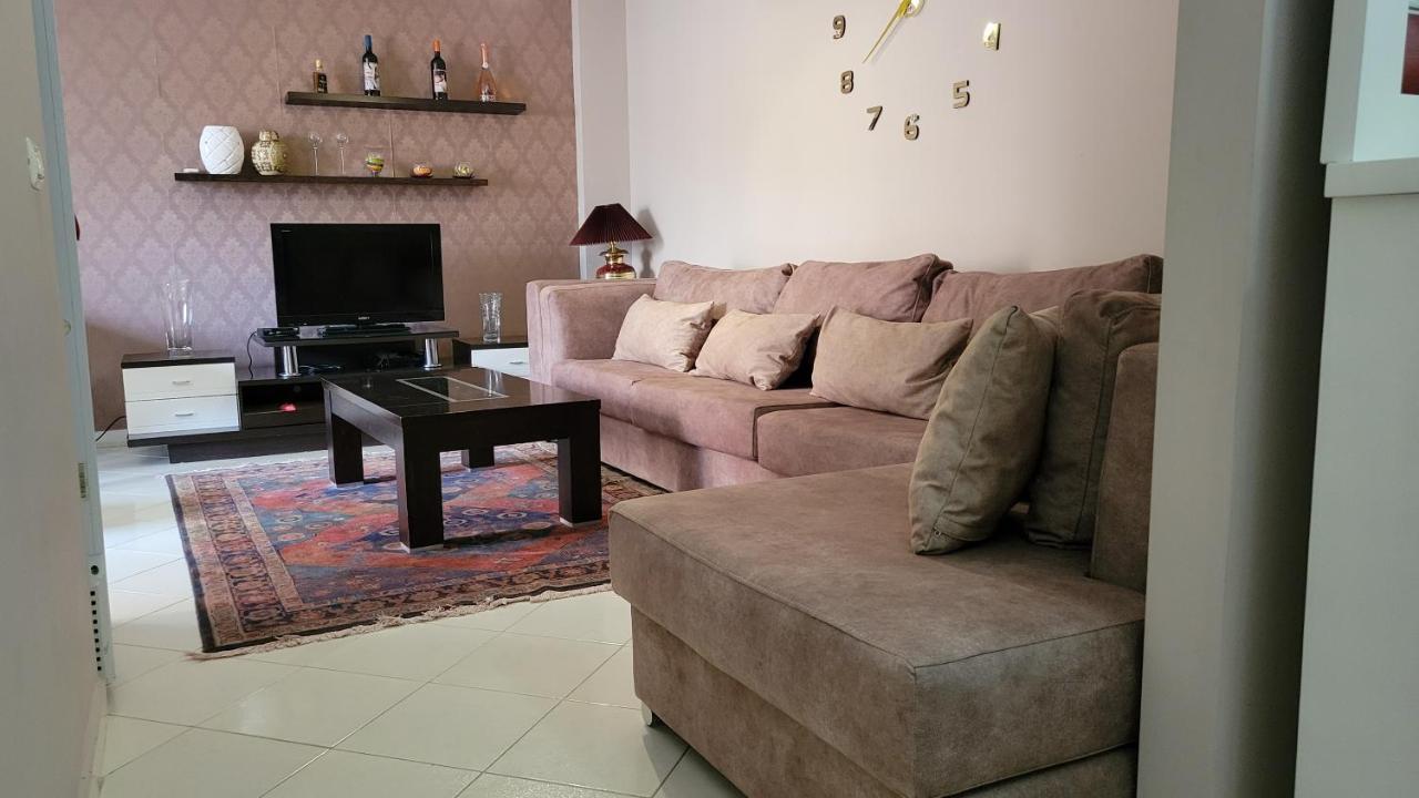 Charming Apartment Lushnjë Buitenkant foto