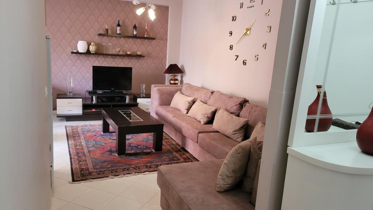 Charming Apartment Lushnjë Buitenkant foto