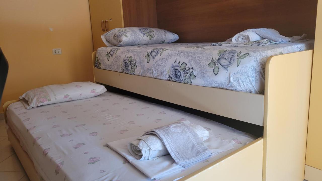 Charming Apartment Lushnjë Buitenkant foto