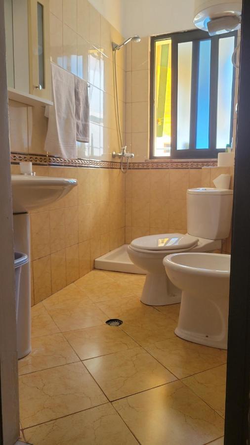 Charming Apartment Lushnjë Buitenkant foto