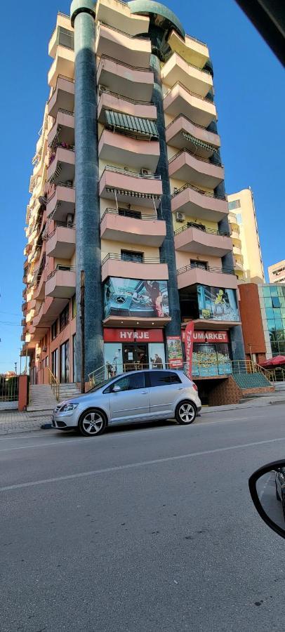 Charming Apartment Lushnjë Buitenkant foto