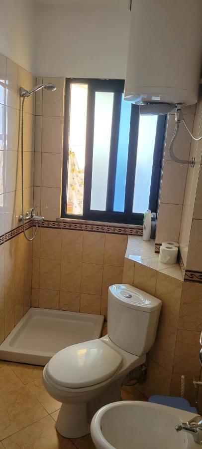 Charming Apartment Lushnjë Buitenkant foto