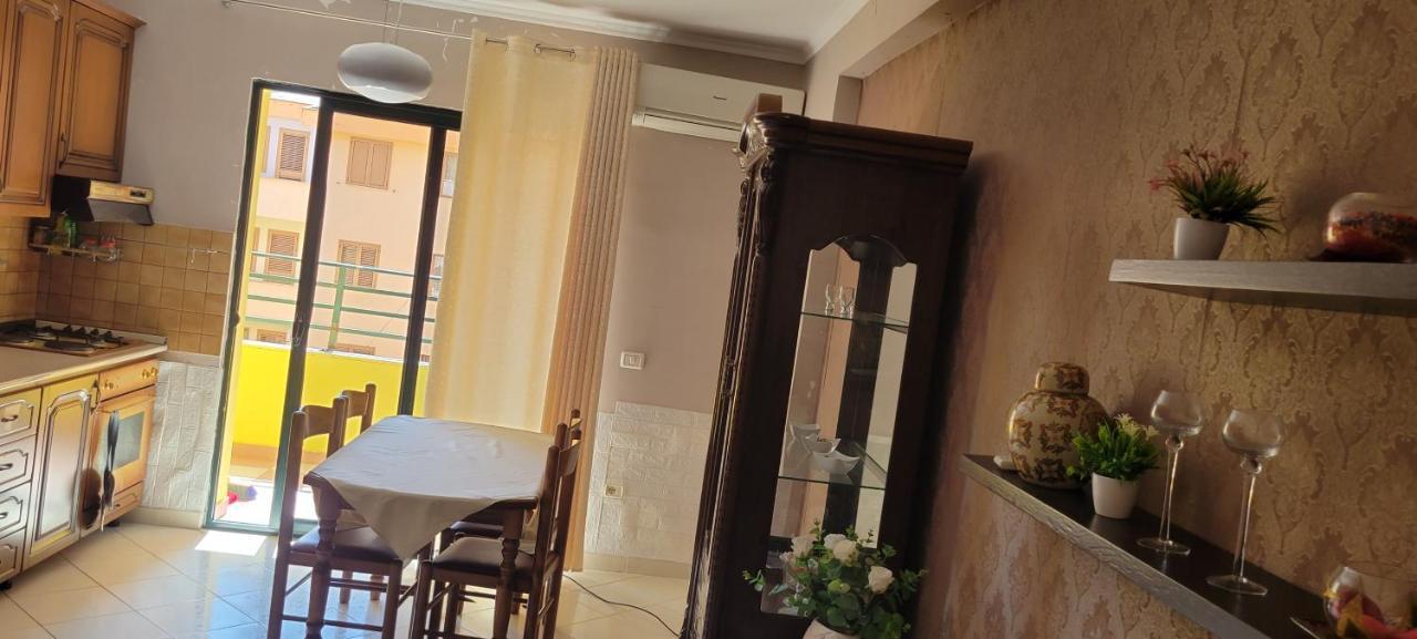 Charming Apartment Lushnjë Buitenkant foto